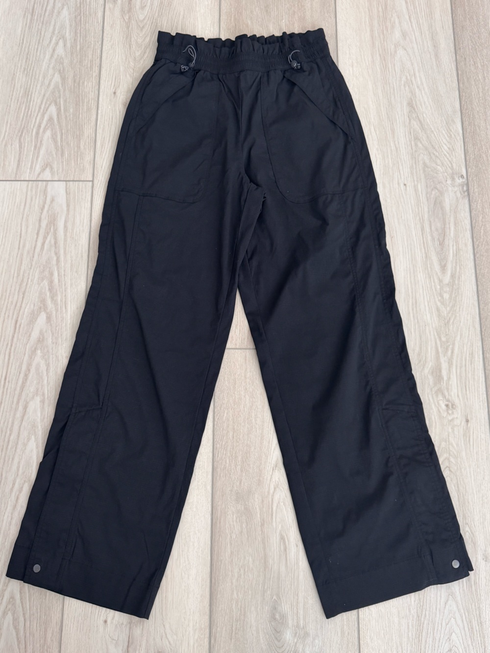 Athleta Trekkie Parachute Pants - Size 4 - Black